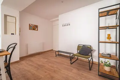 Coin salon dans l'établissement Jeroboam Fauvette, bel appartement hyper centre Epernay