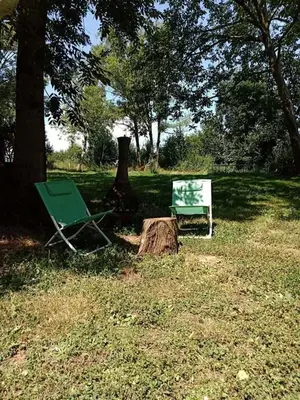 Jardin de l'établissement Cabane à la belle étoile