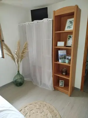 Télévision ou salle de divertissement dans l'établissement Chambre à la Campagne