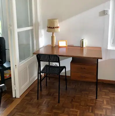 Coin salon dans l'établissement 10 Courchamp