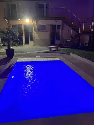 Piscine de l'établissement Les3Jchambresdhotes ou située à proximité