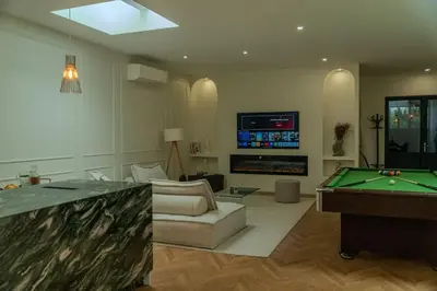 Billard dans l'établissement Le Cozy Reims -Escapade raffinée avec spa privé
