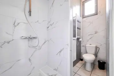 Salle de bains dans l'établissement Le Petit Marceaux - T1 - Confort