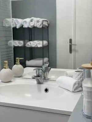 Salle de bains dans l'établissement T4 Compiegne