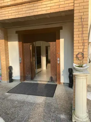 Façade ou entrée de l'établissement Disney 1