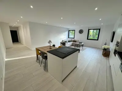 Coin salon dans l'établissement Appartement meublé de 120 m2