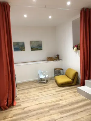 Coin salon dans l'établissement Loft des oiselets