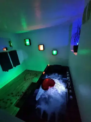 Télévision ou salle de divertissement dans l'établissement Maison chaleureuse avec jaccuzi au cœur deSoissons