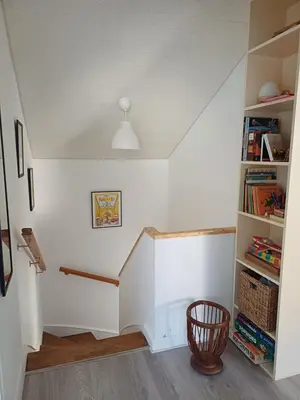 Bibliothèque dans la maison de vacances