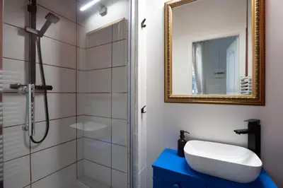 Salle de bains dans l'établissement Appart 2 chambres I charmant & cosy I hyper-centre