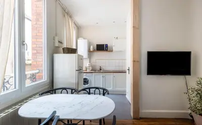 Cuisine ou kitchenette dans l'établissement Appart 2 chambres I charmant & cosy I hyper-centre