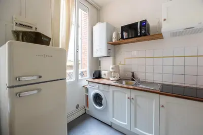 Cuisine ou kitchenette dans l'établissement Appart 2 chambres I charmant & cosy I hyper-centre