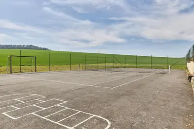 Tennis ou squash au sein de la maison de vacances ou à proximité