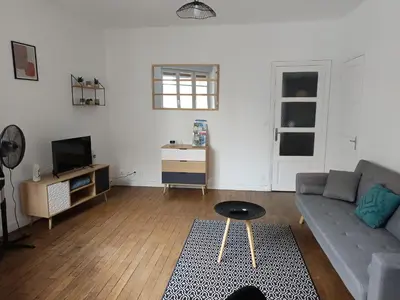 Télévision ou salle de divertissement dans l'établissement Appartement Rubis 2 pers - L'Artdu'Net -