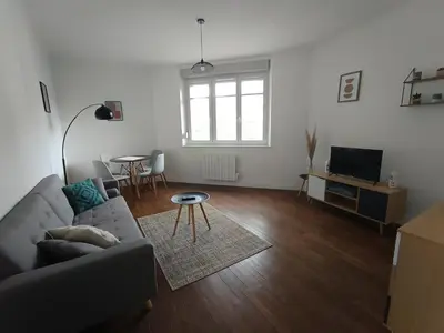 Télévision ou salle de divertissement dans l'établissement Appartement Emeraude 2 pers - L'Artdu'Net -