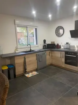 Cuisine ou kitchenette dans l'établissement Maison chaleureuse axe Reims-Laon-Soissons