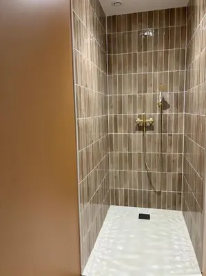 Salle de bains dans l'établissement Gite La Famille 4 etoiles Domaine Grange Lecomte