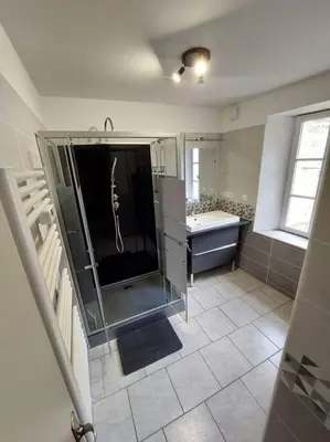 Salle de bains dans l'établissement Appartement en centre de village