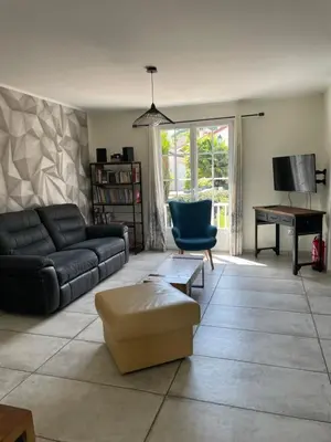 Télévision ou salle de divertissement dans l'établissement Les pieds dans la vallée