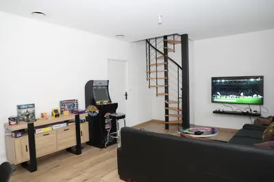 Télévision ou salle de divertissement dans l'établissement La suite Gaming - Suite 8 personnes