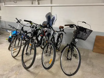 Vélo sur le terrain de l'établissement Gîte Cosy avec Jardin&Garage privé 10min de Reims ou dans les environs