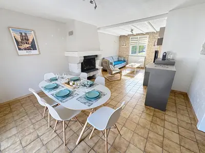 Coin salon dans l'établissement Gîte Cosy avec Jardin&Garage privé 10min de Reims