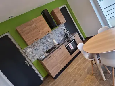 Cuisine ou kitchenette dans l'établissement appartement avec terrasse