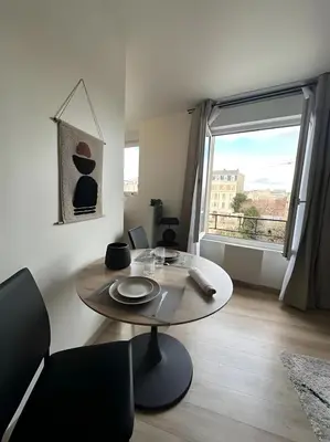 Coin salon dans l'établissement L'Appartement du Forum - Reims centre Cathédrale
