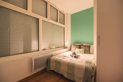 Un ou plusieurs lits dans un hébergement de l'établissement Loft urbain avec jardin privé en hyper centre