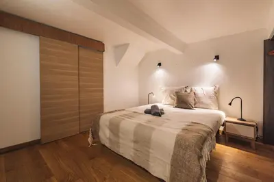 Un ou plusieurs lits dans un hébergement de l'établissement Loft urbain avec jardin privé en hyper centre