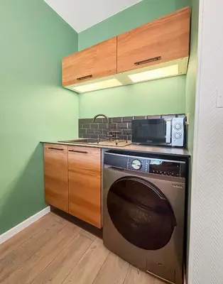 Cuisine ou kitchenette dans l'établissement Studio Wi-Fi et balcon, très bien situé