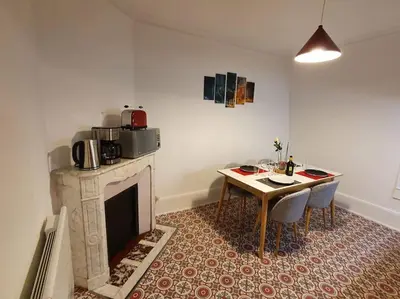 Cuisine ou kitchenette dans l'établissement Le Compiégnois