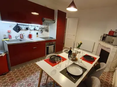 Cuisine ou kitchenette dans l'établissement Le Compiégnois
