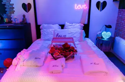 Un ou plusieurs lits dans un hébergement de l'établissement Escapade Romantique avec Champagne offert