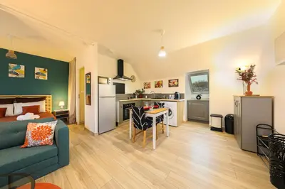 Cuisine ou kitchenette dans l'établissement Le Nid des Pros', idéal télétravail, proche Compiègne