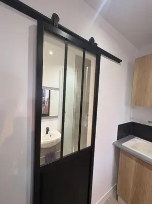 Salle de bains dans l'établissement Le 71 - Love Room Cozy - Disney 20min