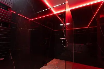 Salle de bains dans l'établissement La Royale Room