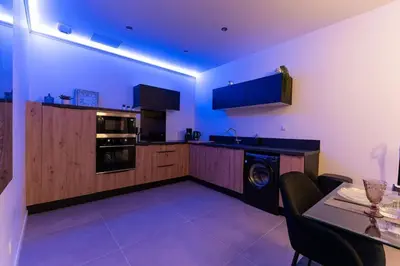 Cuisine ou kitchenette dans l'établissement La Royale Room