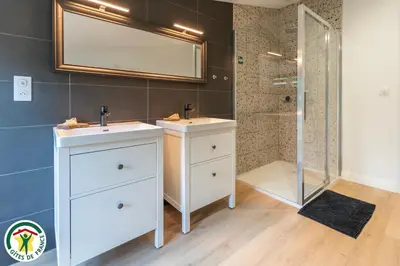 Salle de bains dans l'établissement L'Ecrin de la Chapelle