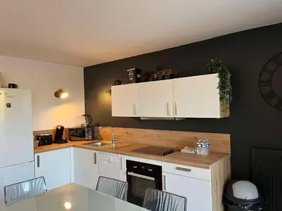 Cuisine ou kitchenette dans l'établissement Duplex urbain spacieux à Compiègne