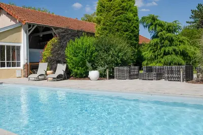 Piscine de l'établissement L'Artbanne - Maison Gaïa ou située à proximité