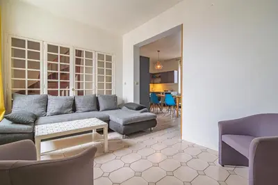 Coin salon dans l'établissement Grand appartement Reims gare centre 4 chambres
