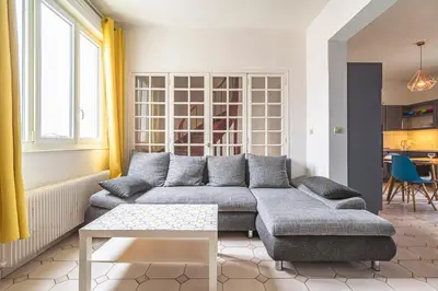 Coin salon dans l'établissement Grand appartement Reims gare centre 4 chambres