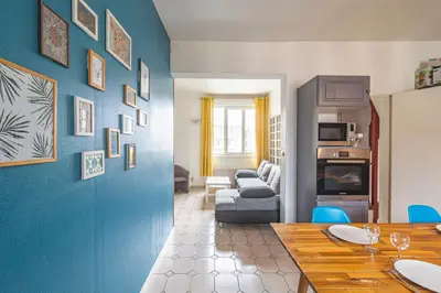 Coin salon dans l'établissement Grand appartement Reims gare centre 4 chambres