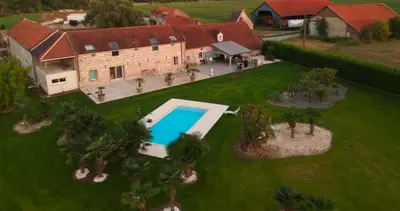 Piscine de l'établissement Suite du pré Robert ou située à proximité