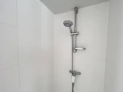 Salle de bains dans l'établissement Super 5 chambres avec 4 SDB près du centre et gare