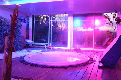 Plan de l'établissement LOVEROOM avec JACCUZI Villa Les Pins