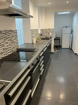 Cuisine ou kitchenette dans l'établissement Suite K