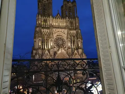 Plan de l'établissement VUE EXCEPTIONNELLE sur la CATHÉDRALE, haut standing et garage privé