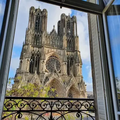 VUE EXCEPTIONNELLE sur la CATHÉDRALE